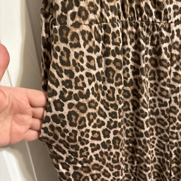 Leopard Romper XL - Picture 2 of 3